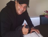 الفنان محمد فؤاد يوقع على استمارة "علشان تبنيها" لتأييد الرئيس لولاية ثانية