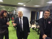 فيديو.. مرتضى منصور يخوض مباراة تنس طاولة فى حضور وفد الفيفا