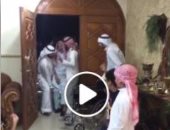 تداول فيديو لأسرة مريض تستقبله بالورود والرقص على الأغانى الخليجية