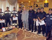 صور مدير أمن مطار القاهرة يكرم رجال الشرطة المتميزين