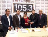 صور.. مصطفى قمر ومسئولو راديو النيل يوزعون جوائز مسابقة "فرصة وجاتلك" 