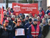 صور.. مظاهرات لموظفى سيمنز الألمانية احتجاجا على خطط تسريح جماعى للعمال