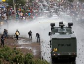 صور.. مقتل شخصين خلال مواجهات عنيفة بين الشرطة الكينية ومؤيدى المعارضة