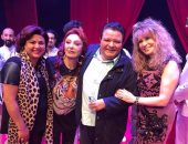 صور.. نبيلة عبيد ونيللى وخالد الحجر يشاهدون "سلم نفسك" لخالد جلال