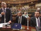 رئيس البرلمان للوزراء بالجلسة العامة: لا توقعوا أى طلبات للنواب (صور)