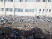 صور.. أهالى دمياط يشكون من انتشار القمامة داخل الكتل السكنية