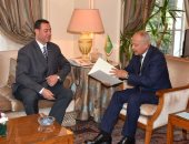 سفير فلسطين بالقاهرة يقدم أوراق اعتماده مندوبا دائما بالجامعة العربية