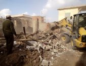 صور .. إزالة 12 منزل مقام على أملاك السكة الحديد بالدقهلية