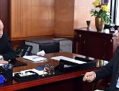 رئيس الوزراء يلتقى وزير النقل لمتابعة الملفات المتعلقة بالقطاع  (صور)