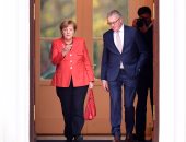 صور.. ميركل تلتقى الرئيس الألمانى بعد انهيار جهود تشكيل الحكومة