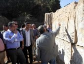 صور.. وزير الآثار ورئيس جامعة عين شمس يتفقدان موقع حفائر منطقة عرب الحصن بالمطرية