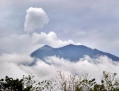 إندونيسيا تعلن إلغاء عشرات الرحلات فى بالى بسبب دخان بركان أجونج