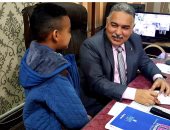 التحقيق مع معلم رفض ذهاب طالب  إلى دورة المياه وتركه يتبول على نفسه