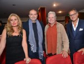 صور.. حسين فهمى يوجه التحية لمخرج فيلم "بيننا" هانى أبو أسعد