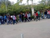 مسيرة صامتة لطلاب كلية إعلام الأزهر بعد وفاة زميلهم فى حادث سير .. فيديو وصور