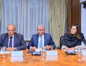 وزراء الصناعة والتخطيط والتنمية المحلية يعتمدون خطة تنمية قنا وسوهاج