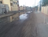 صور.. مياه الصرف الصحى تغرق شوارع قرية الصالحية فى أبو حمص بالبحيرة