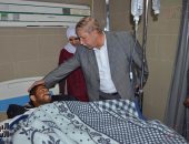 محافظ الإسماعيلية يتابع حالة المصابين بحادث "مسجد الروضة" بالمستشفى العام