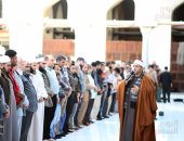 إمام مسجد الأزهر يبكى أثناء صلاة الغائب على شهداء العريش (صور)
