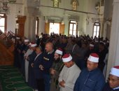 محافظ الوادى الجديد يؤدى صلاة الغائب على شهداء مسجد الروضة