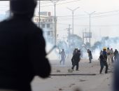 صور.. الشرطة الباكستانية تفرق بالقوة اعتصام أدى إلى إغلاق إسلام أباد