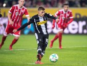 شاهد.. بايرن ميونخ يتلقى هزيمته الأولى مع هاينكس أمام مونشنجلادباخ 