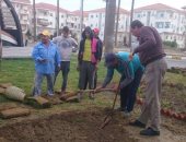 صور .. محافظ دمياط يتابع أعمال تزيين ميادين رأس البر