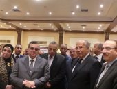 وزير التنمية المحلية وعدد من المحافظين يقفون دقيقة حداد على أرواح الشهداء..فيديو