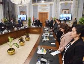 صور .. دقيقة حداد بلقاء "عبد العال" مع "وفد الصداقة المصرية البريطانية" 