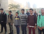صور..طلاب المعهد الأزهرى بالسويس يقفون دقيقة حداد على شهداء بئر العبد