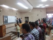 صور .. طلاب جامعة الأزهر بأسيوط يقفون دقيقة حداد على شهداء "مسجد الروضة"