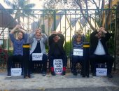 صور.. تظاهر مواطنى أستراليا أمام مجلس الوزراء اعتراضا على معاملة اللاجئين