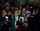 وقفة بالشموع لـ"الصحفيين" على سلالم النقابة حدادا على شهداء "الروضة".. فيديو وصور