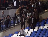 مشادة بين جمهور الزمالك وشقيق حسين الشحات فى مقصورة استاد القاهرة (صور)