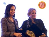 رئيسة القومى للمرأة تكرم السفيرة فايزة أبو النجا بمؤتمر المرأة المصرية