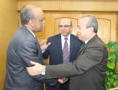 محافظ دمياط يبحث مع مدير التأمين الصحى الجديد تطوير مستشفى الهلال