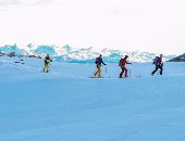 الشتا وجماله.. التزلج على الجليد فوق نهر داشستن فى النمسا