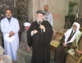 المسلمون والأقباط فى المنيا "فرحة واحدة" بالمولد النبوى.. القس روفائيل : الاحتفال بالمولد لأهل مصر جميعا ولن يستطيع أحد النيل من وحدتنا الوطنية.. وكيل الأوقاف: الأديان السماوية جاءت من أجل إسعاد البشرية "صور"