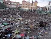 صور.. إمسك مخالفة.. انتشار القمامة بمدخل قرية كفر الحصر بالشرقية