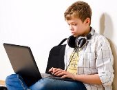 دراسة تحذر: البث المباشر على فيس بوك يعرض طفلك للخطر