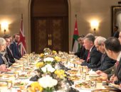 جلسة مباحثات موسعة بين العاهل الأردنى ورئيسة وزراء بريطانيا بقصر الحسينية