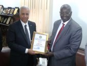 رئيس جامعة الإسكندرية يلتقى سفير جنوب السودان لتذليل مشكلات الطلاب الوافدين