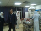 وكيل صحة أسيوط يفاجئ مستشفى الغنائم المركزى ويحيل 12 من العاملين للتحقيق