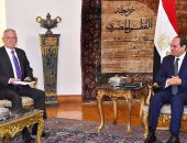 السيسى يؤكد لوزير الدفاع الأمريكى أهمية تعزيز التعاون العسكرى