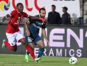 فيديو وصور.. أجايى يفشل فى استغلال خروج حارس إنبى من مرماه