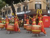 صور..افتتاح أول مطعم لـ"ماكدونالدز" الأمريكية فى مدينة هانوى الشيوعية