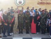 طلاب جامعة المنصورة يزورون قيادة وحدات المظلات