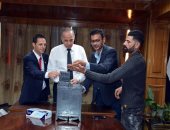 محافظ القليوبية للمسئولين : تطبيق اختراع الشباب لحاوية قمامة صديقة للبيئة 