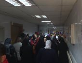 صور وفيديو.. زحام بمستشفى المحلة العام على حقن البنسيلين طويلة المفعول