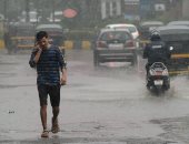 أمطار غزيرة تغرق الهند بسبب إعصار أوكهى (صور)